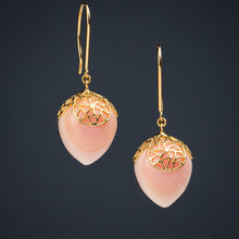 Load image into Gallery viewer, Conch shell earrings