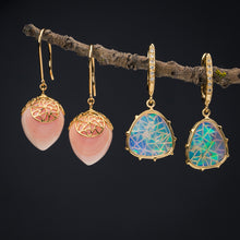 Load image into Gallery viewer, Conch shell earrings