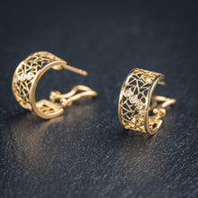 Load image into Gallery viewer, Signature Wire Hoops-Diamond