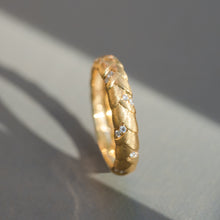 Load image into Gallery viewer, Golden Veins — Diamond Band-4mm