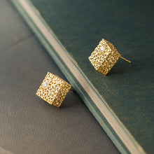 Load image into Gallery viewer, Product title Box earrings with diamonds