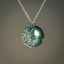Load image into Gallery viewer, Large Tahitian Pearl Necklace