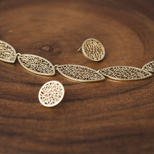 Load image into Gallery viewer, Leaf Necklace