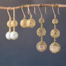 Load image into Gallery viewer, Gradual Gold Earrings
