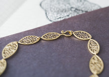 Load image into Gallery viewer, Leaf Necklace