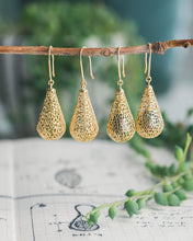 Load image into Gallery viewer, Gold Raindrop Earrings
