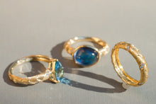 Load image into Gallery viewer, Golden Veins — Diamond Band-4mm
