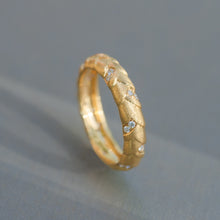 Load image into Gallery viewer, Golden Veins — Diamond Band-4mm
