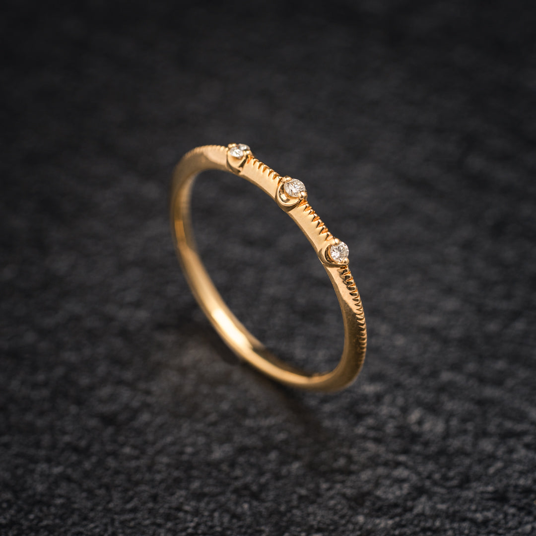 Gold Whisper — Dawn Ring (3 Diamonds)