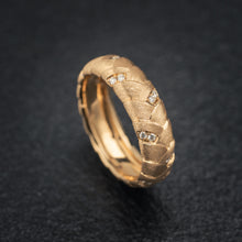 Load image into Gallery viewer, Golden Veins — Diamond Band-6mm
