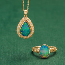 Load image into Gallery viewer, Golden Veins  Australian opal pendant
