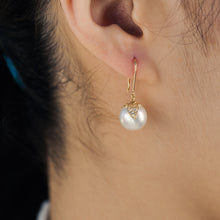 Load image into Gallery viewer, Pearl Earrings with Leaves
